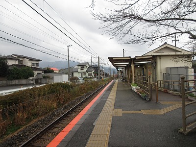 一貴山駅構内