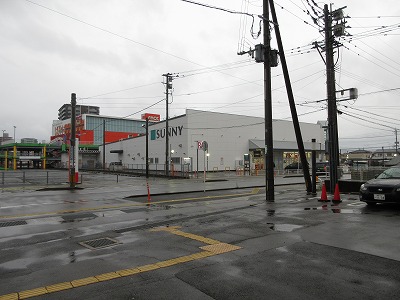 糸島高校前駅の駅前