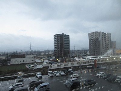 糸島高校前駅の駅前
