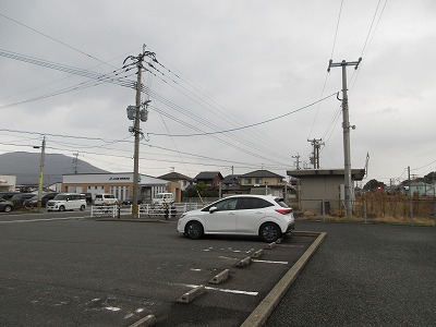 加布里駅の駅前