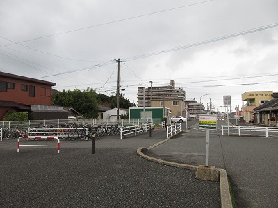 加布里駅の駅前