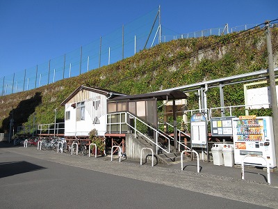 古国府駅の駅舎