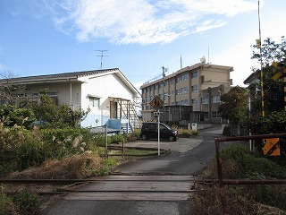 平川駅の駅前
