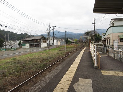 岩屋駅構内