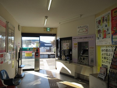 南大分駅の駅舎内部