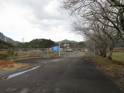 西相知駅の駅前