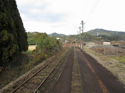 西相知駅構内