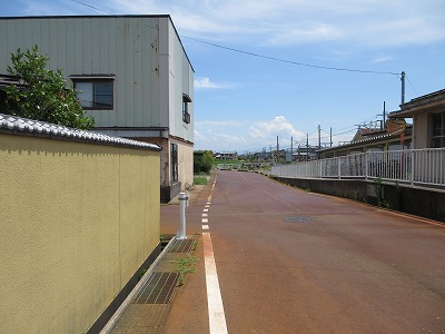 西燕駅の駅前