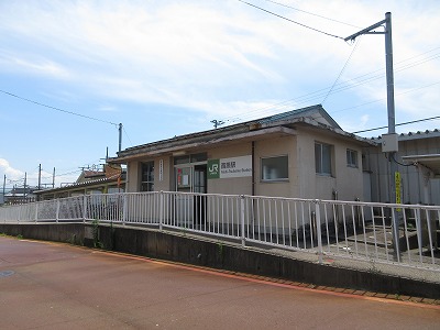 西燕駅の駅舎