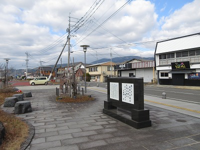 小城駅の駅前