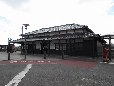 小城駅の駅舎