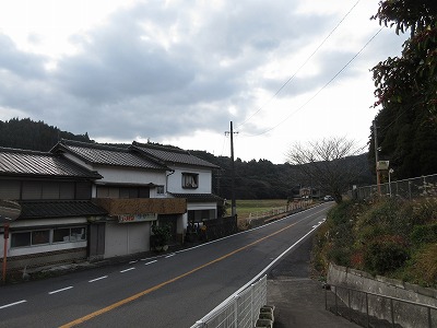 佐里駅の駅前