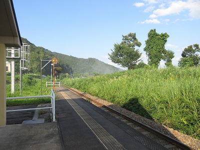 信濃白鳥駅構内