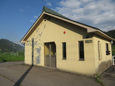 信濃白鳥駅の駅舎