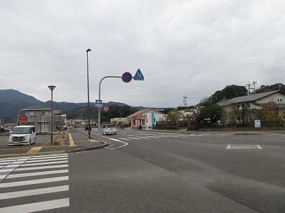 多久駅の駅前