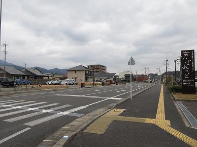 多久駅の駅前