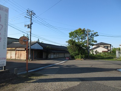 月岡駅の駅前