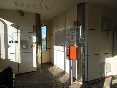 月岡駅の駅舎内部