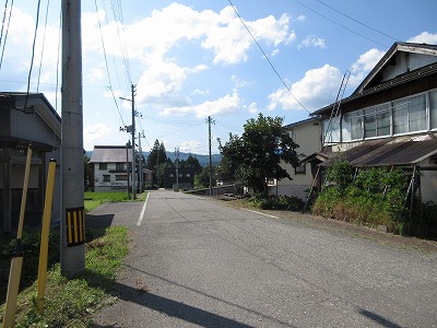 越後水沢駅の駅前