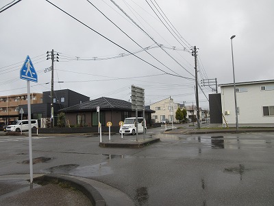 ���쐼���u�w�̉w�O